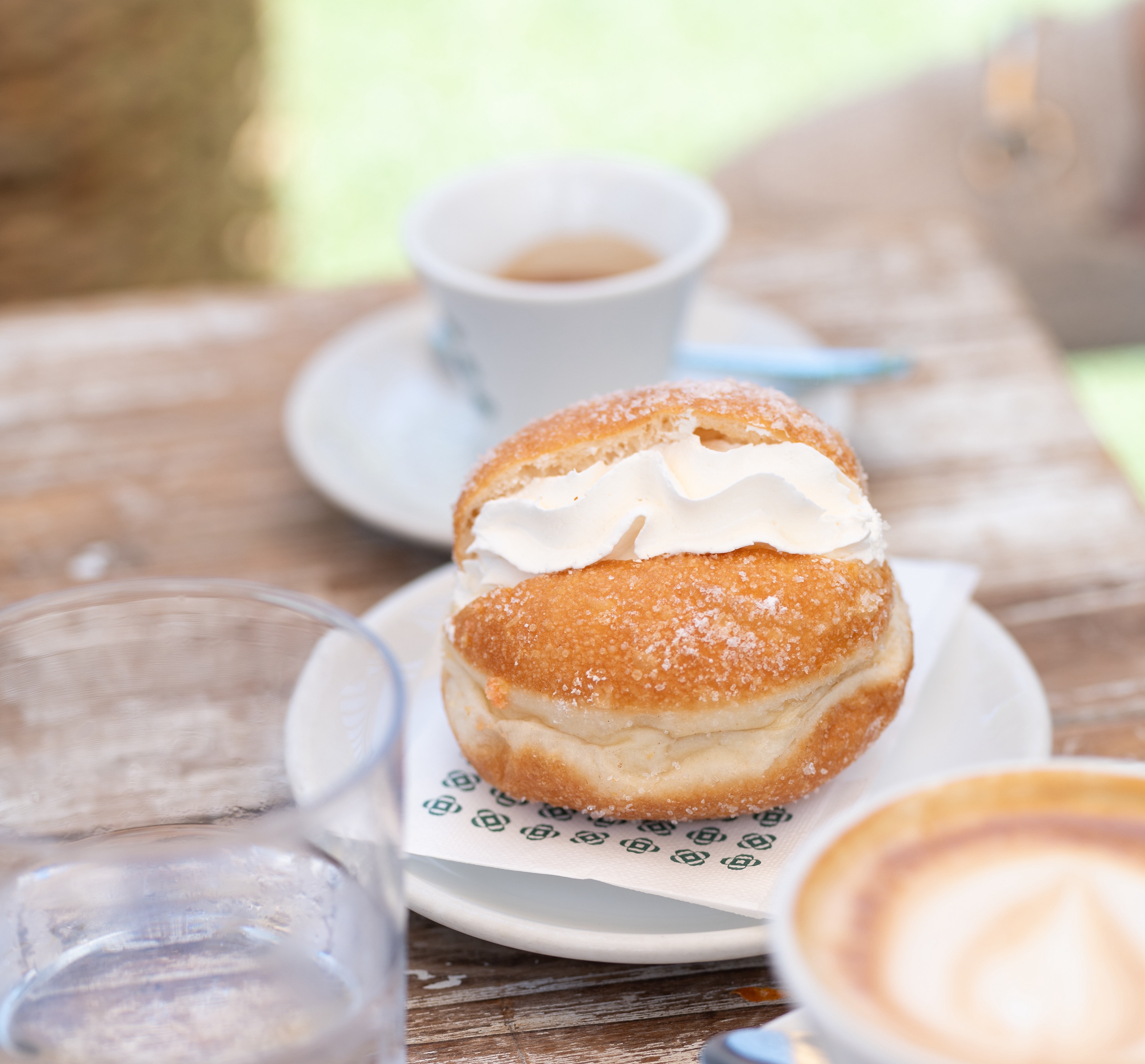 Pasticceria fresca con caffè